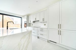 Kitchen diner angle 7- click for photo gallery